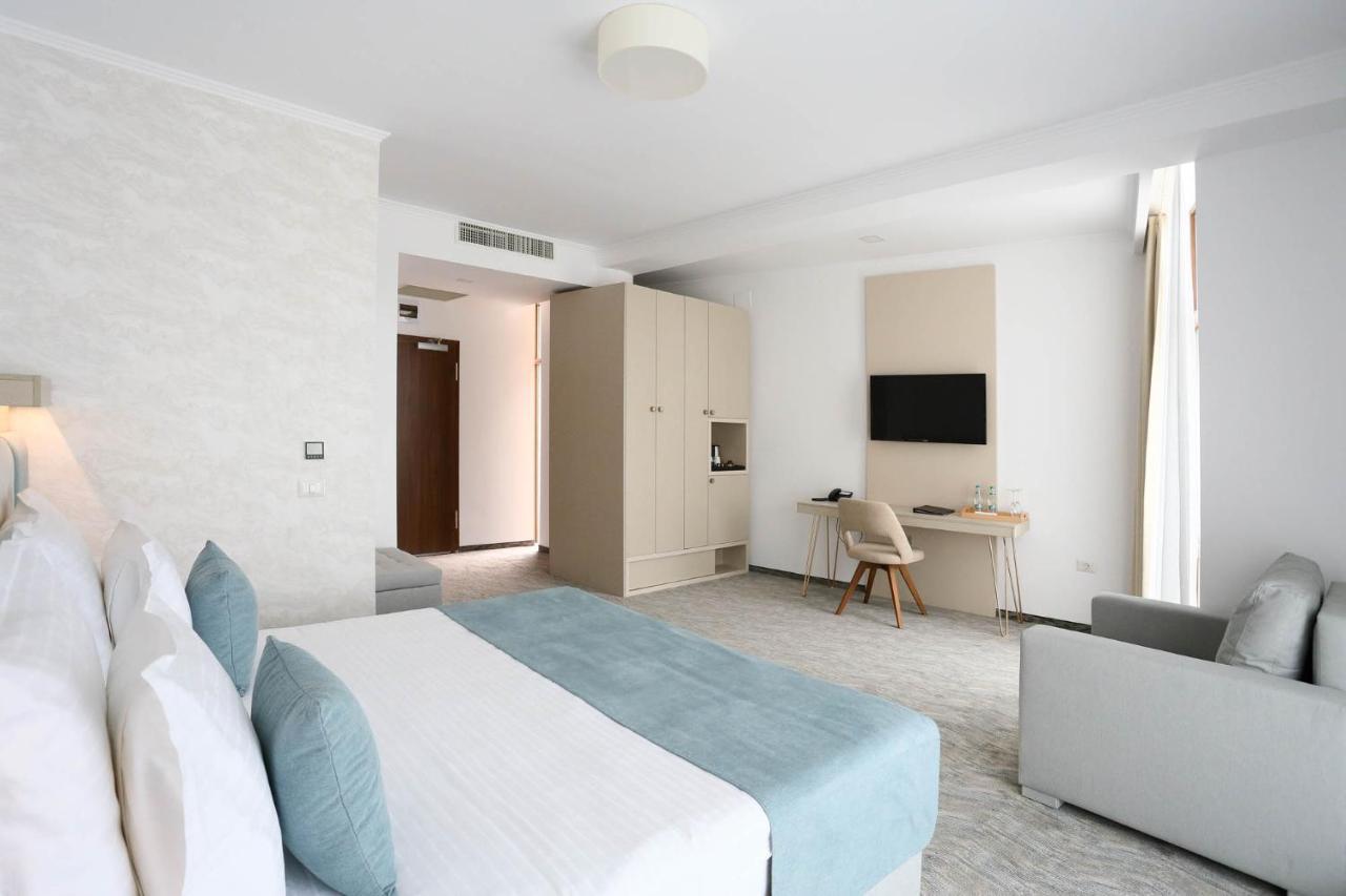 Hotel Manor Năvodari Extérieur photo
