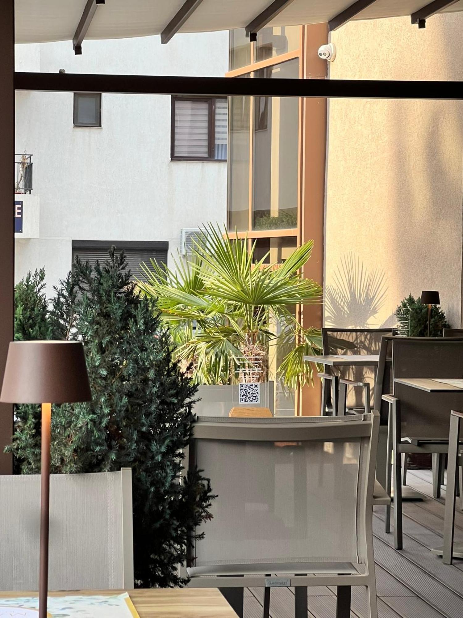 Hotel Manor Năvodari Extérieur photo