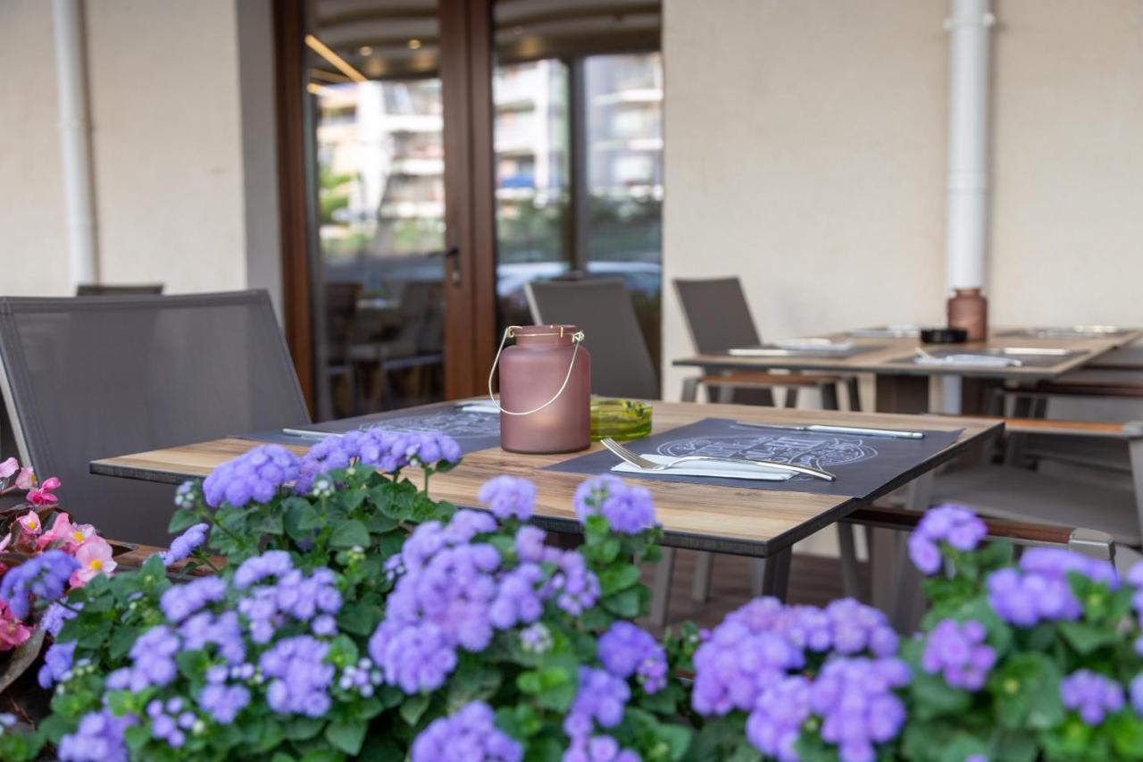 Hotel Manor Năvodari Extérieur photo