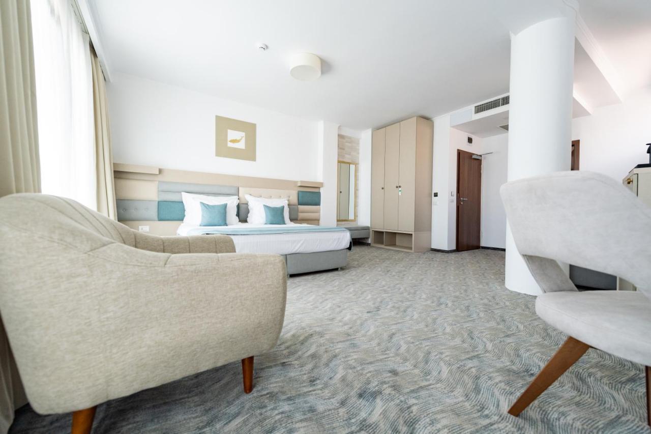 Hotel Manor Năvodari Extérieur photo